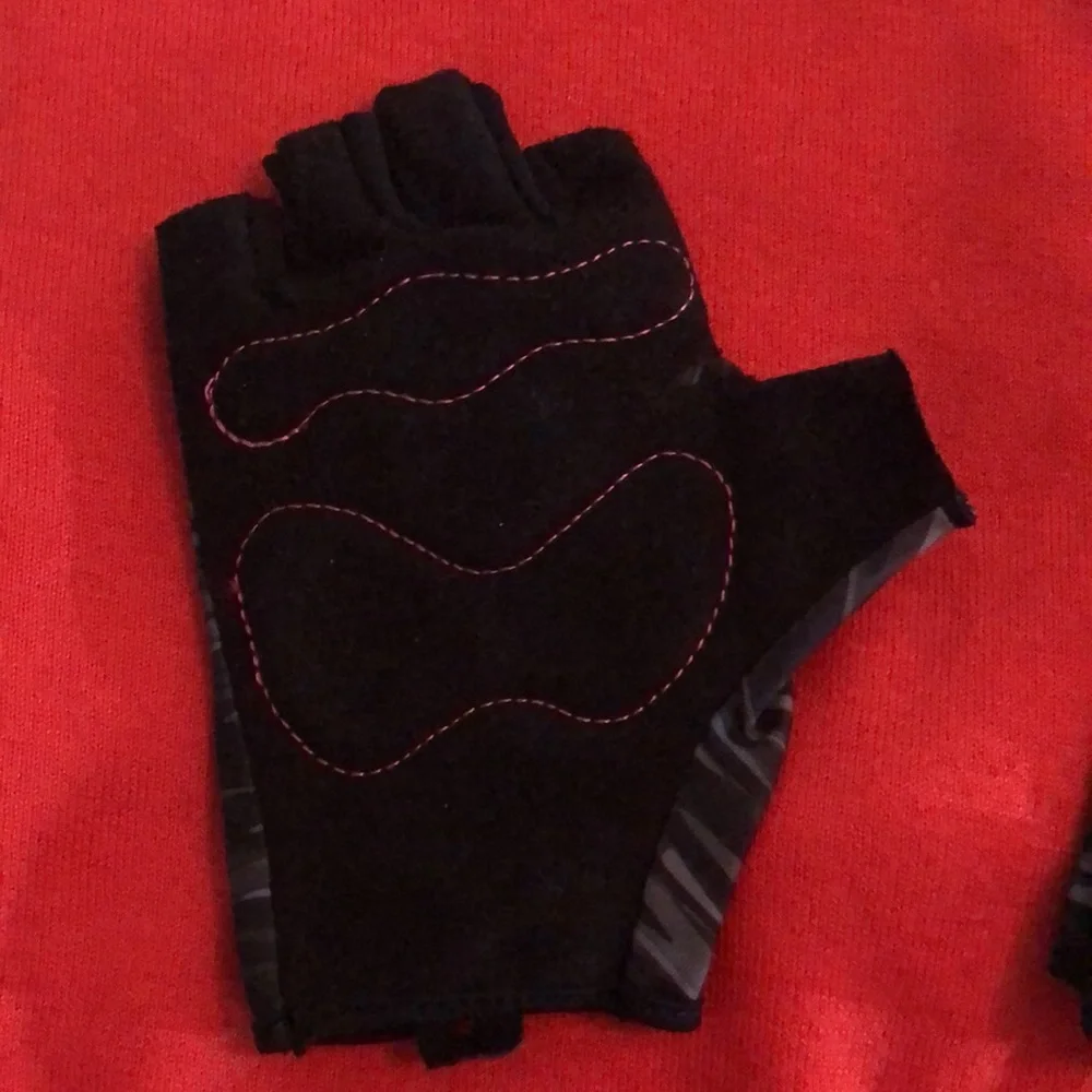 NIKE gloves with no tags. New. Tried but since day 1 couldn’t work. - Picture 5 of 8